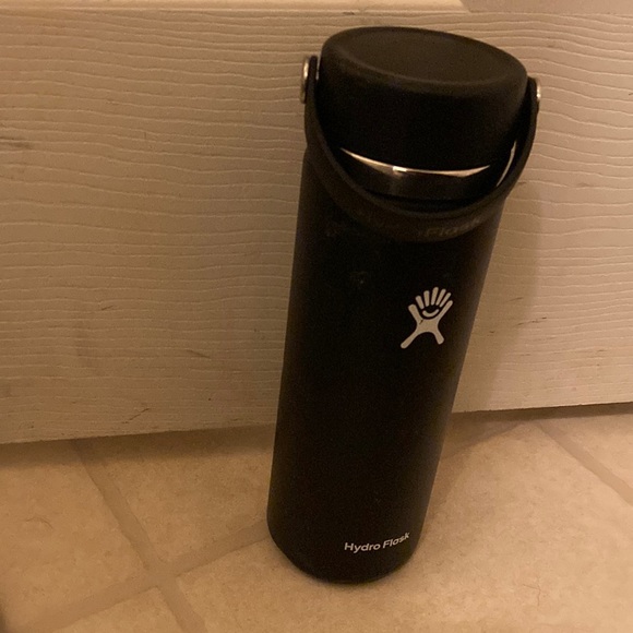 20oz used black hydro flask - Picture 3 of 8